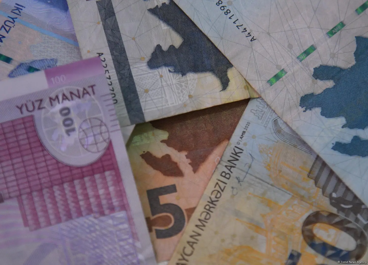 Azerbaijan reports decline in business lending to trade sector